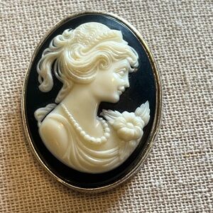 Cameo Brooch in Black and Cream